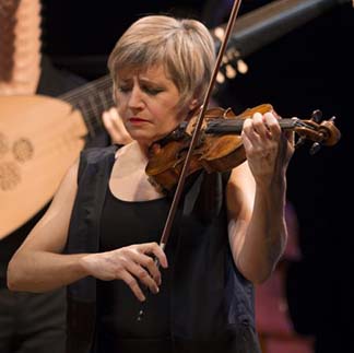 In “Vivaldi Piazzolla – Seasons” Marianne Piketty creates a world-class musical dance of strings