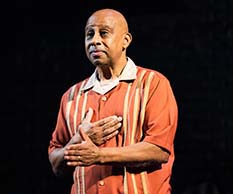 In “Lackawanna Blues,” master actor Ruben Santiago-Hudson recreates hardscrabble early life