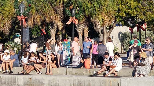 People-on-shore-waiting-for-the-sunset-1